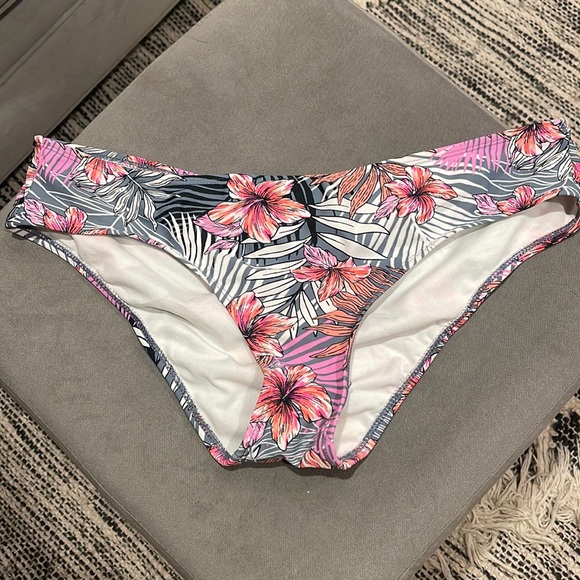 Xhilaration Swim Target Scrunch Bikini Bottoms Poshmark